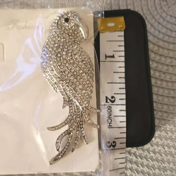 Sparkling Rhinestone Parrot Brooch pin - Picture 3 of 6